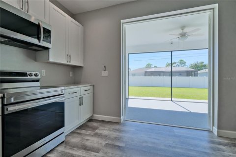House in Englewood, Florida 3 bedrooms, 124.86 sq.m. № 1914610 - photo 8