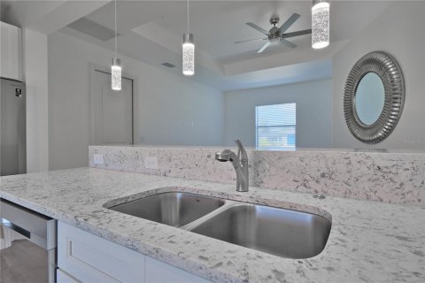 House in Englewood, Florida 3 bedrooms, 124.86 sq.m. № 1914610 - photo 4