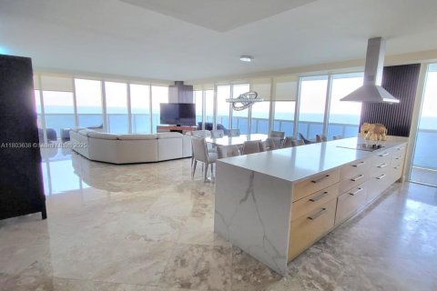 Condominio en alquiler en Hallandale Beach, Florida, 3 dormitorios, 191.84 m2 № 1986462 - foto 6