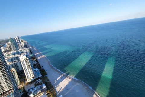 Condominio en alquiler en Hallandale Beach, Florida, 3 dormitorios, 191.84 m2 № 1986462 - foto 2