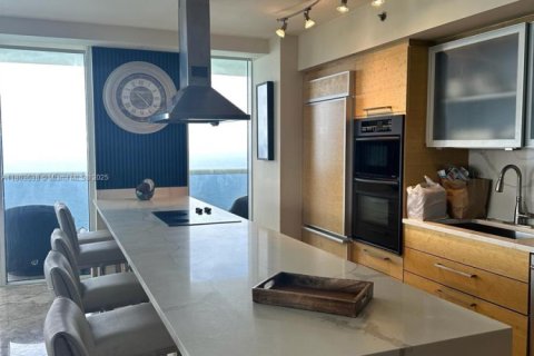 Condominio en alquiler en Hallandale Beach, Florida, 3 dormitorios, 191.84 m2 № 1986462 - foto 7