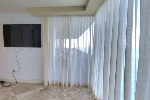 Condominio en alquiler en Hallandale Beach, Florida, 3 dormitorios, 191.84 m2 № 1986462 - foto 26