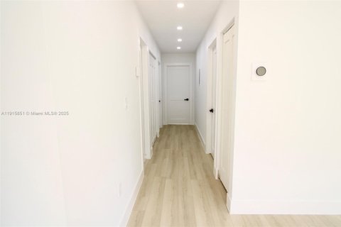 Casa en venta en Cutler Bay, Florida, 3 dormitorios, 127.18 m2 № 1970593 - foto 12