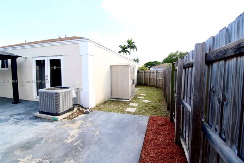 Casa en venta en Cutler Bay, Florida, 3 dormitorios, 127.18 m2 № 1970593 - foto 26