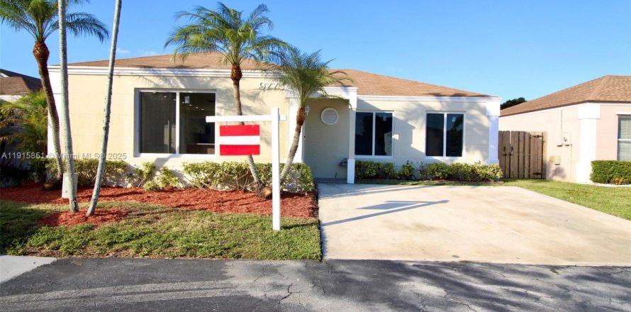 Casa en Cutler Bay, Florida 3 dormitorios, 127.18 m2 № 1970593
