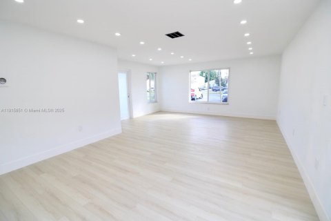 Casa en venta en Cutler Bay, Florida, 3 dormitorios, 127.18 m2 № 1970593 - foto 5
