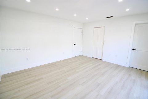 Casa en venta en Cutler Bay, Florida, 3 dormitorios, 127.18 m2 № 1970593 - foto 16