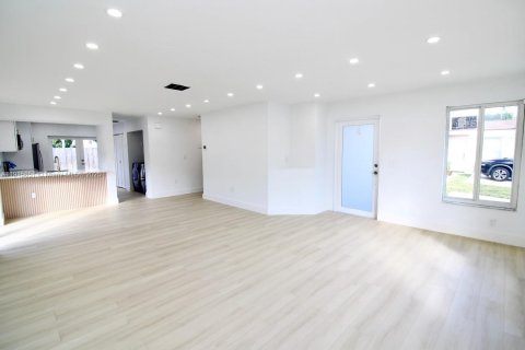 Casa en venta en Cutler Bay, Florida, 3 dormitorios, 127.18 m2 № 1970593 - foto 6