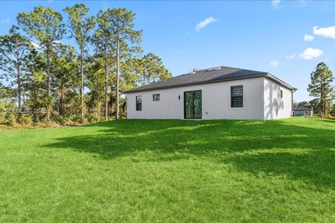 House in Lehigh Acres, Florida 3 bedrooms, 117.99 sq.m. № 1989333 - photo 7