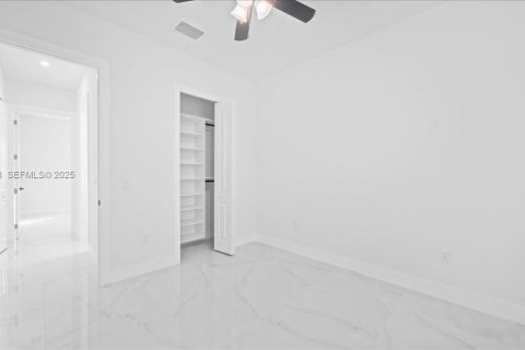 House in Lehigh Acres, Florida 3 bedrooms, 117.99 sq.m. № 1989333 - photo 24