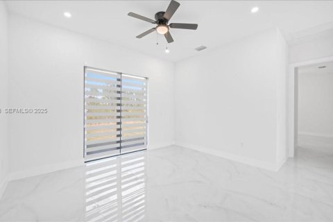 House in Lehigh Acres, Florida 3 bedrooms, 117.99 sq.m. № 1989333 - photo 29