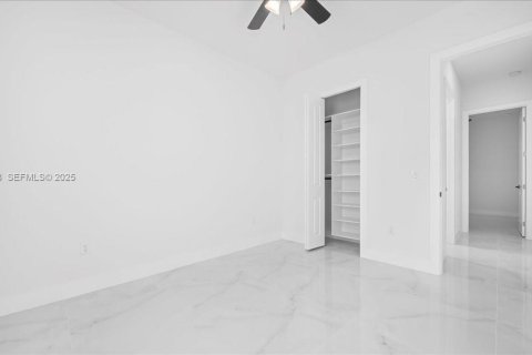 House in Lehigh Acres, Florida 3 bedrooms, 117.99 sq.m. № 1989333 - photo 20