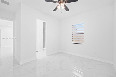 House in Lehigh Acres, Florida 3 bedrooms, 117.99 sq.m. № 1989333 - photo 18