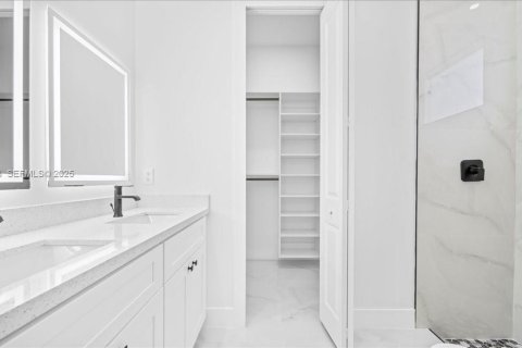 House in Lehigh Acres, Florida 3 bedrooms, 117.99 sq.m. № 1989333 - photo 15