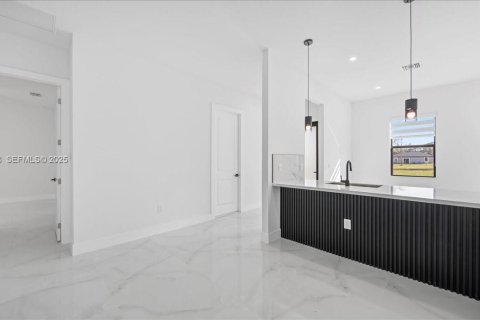 House in Lehigh Acres, Florida 3 bedrooms, 117.99 sq.m. № 1989333 - photo 26