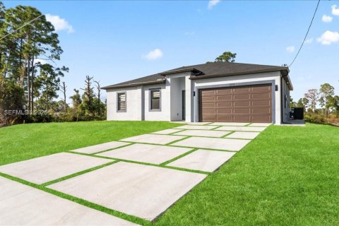 House in Lehigh Acres, Florida 3 bedrooms, 117.99 sq.m. № 1989333 - photo 4