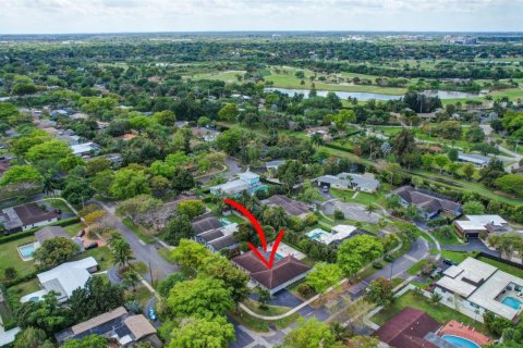 Casa en venta en Plantation, Florida, 4 dormitorios, 297.29 m2 № 1162824 - foto 1