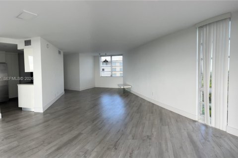 Condo in Lauderhill, Florida, 2 bedrooms № 2153884 - photo 17