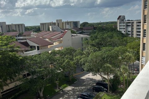 Condo in Lauderhill, Florida, 2 bedrooms № 2153884 - photo 8