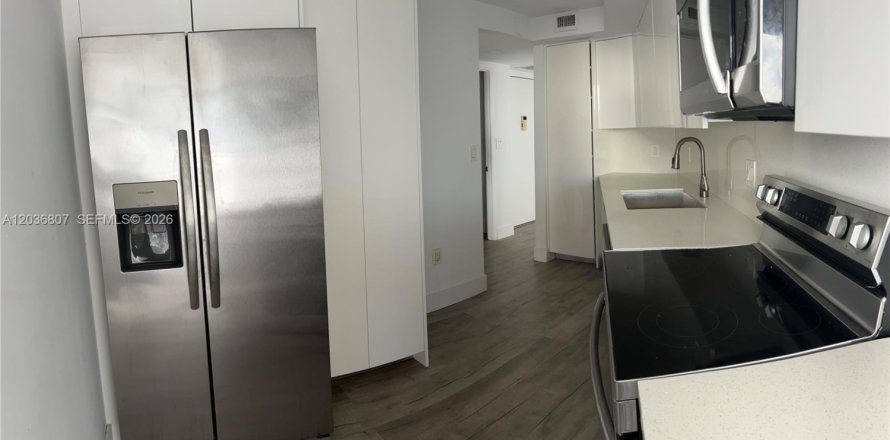 Condo in Lauderhill, Florida, 2 bedrooms № 2153884