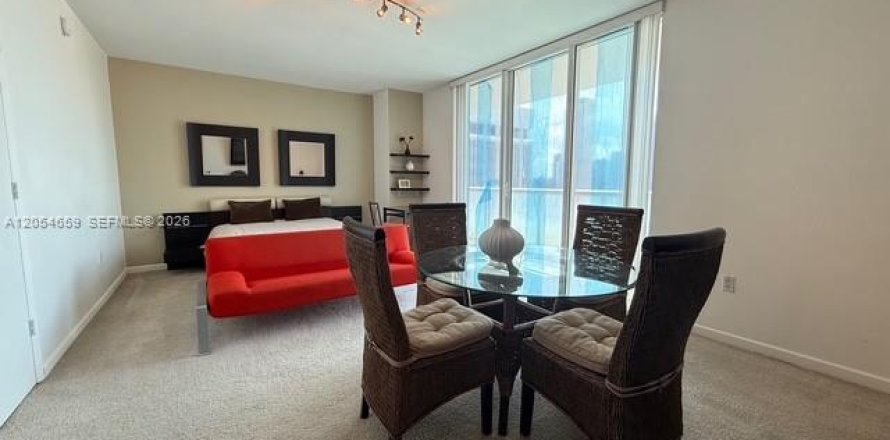 Studio in the Condo in Miami, Florida № 2152429