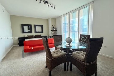 Condo in Miami, Florida № 2152429 - photo 5