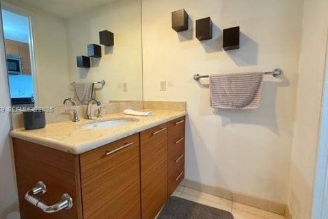 Condo in Miami, Florida № 2152429 - photo 12