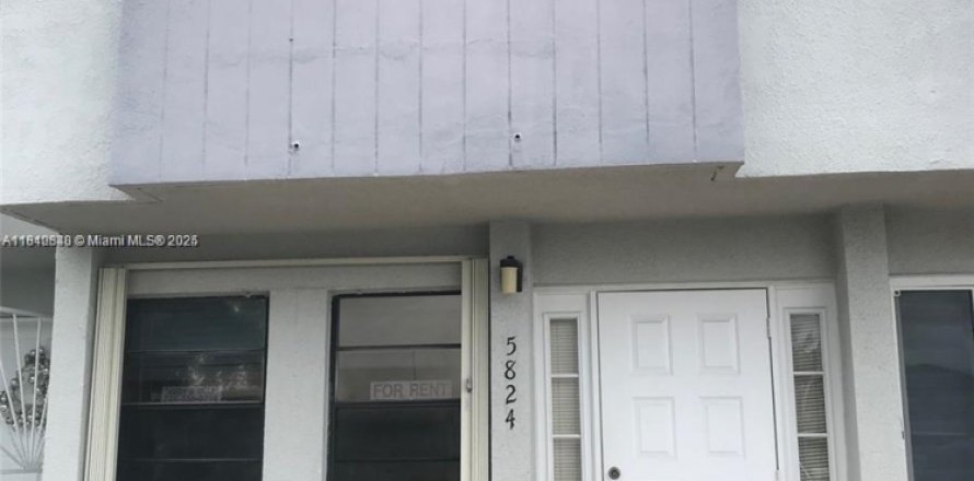 Townhouse in Hialeah, Florida 2 bedrooms, 84.26 sq.m. № 1830219