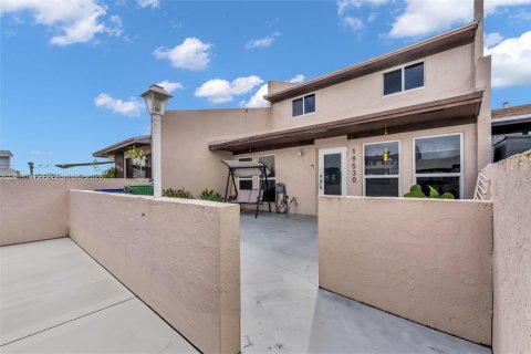 Townhouse in Miami Gardens, Florida 3 bedrooms, 155.89 sq.m. № 2058409