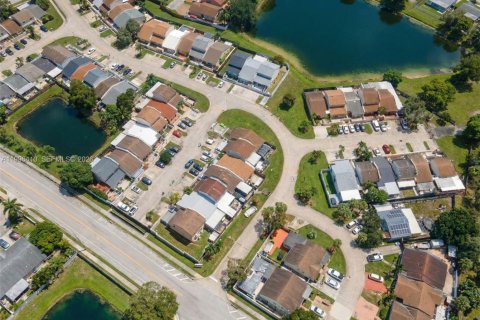 Townhouse in Miami Gardens, Florida 3 bedrooms, 155.89 sq.m. № 2058409 - photo 20