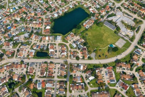 Townhouse in Miami Gardens, Florida 3 bedrooms, 155.89 sq.m. № 2058409 - photo 21