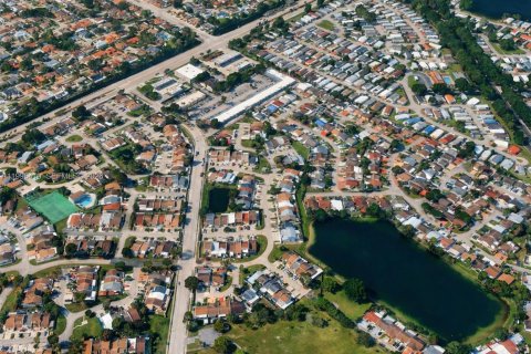 Townhouse in Miami Gardens, Florida 3 bedrooms, 155.89 sq.m. № 2058409 - photo 22