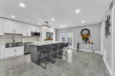 Townhouse in Miami Gardens, Florida 3 bedrooms, 155.89 sq.m. № 2058409 - photo 4