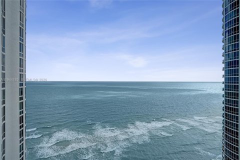 Condo in Sunny Isles Beach, Florida, 3 bedrooms  № 2001604 - photo 8