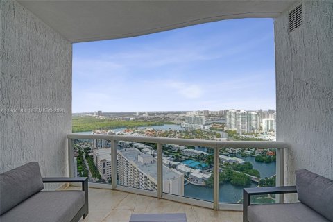 Condo in Sunny Isles Beach, Florida, 3 bedrooms  № 2001604 - photo 23