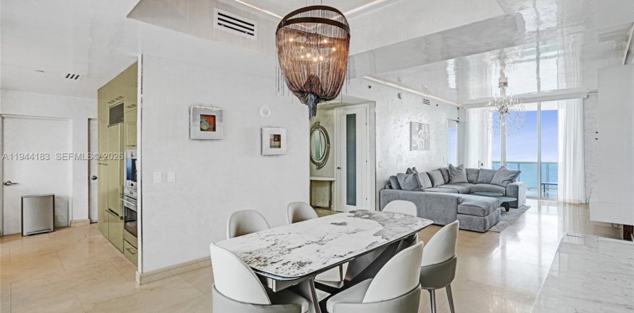Condo in Sunny Isles Beach, Florida, 3 bedrooms  № 2001604