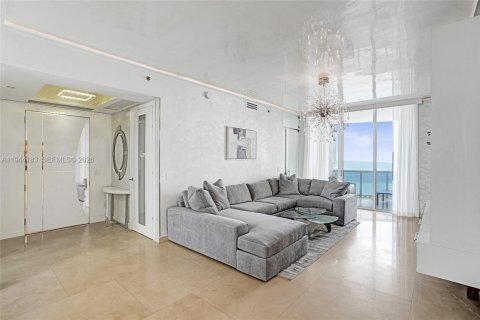 Condo in Sunny Isles Beach, Florida, 3 bedrooms  № 2001604 - photo 10