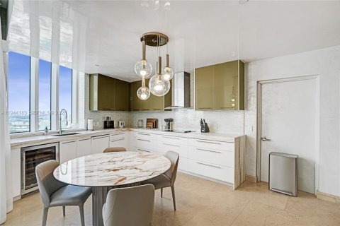 Condo in Sunny Isles Beach, Florida, 3 bedrooms  № 2001604 - photo 16