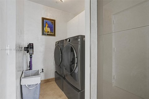 Condo in Sunny Isles Beach, Florida, 3 bedrooms  № 2001604 - photo 21
