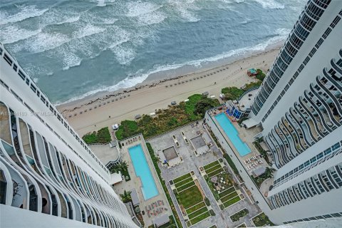 Condo in Sunny Isles Beach, Florida, 3 bedrooms  № 2001604 - photo 9