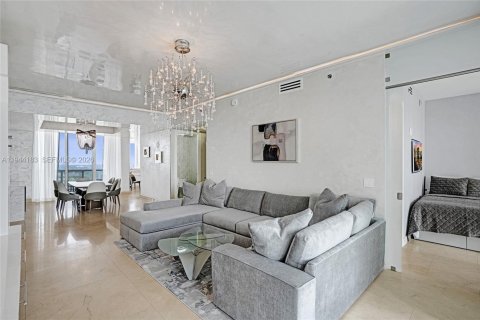 Condo in Sunny Isles Beach, Florida, 3 bedrooms  № 2001604 - photo 2