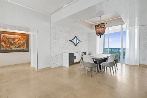 Condo in Sunny Isles Beach, Florida, 3 bedrooms  № 2001604 - photo 13