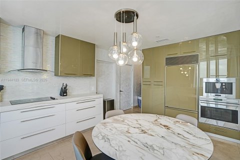 Condo in Sunny Isles Beach, Florida, 3 bedrooms  № 2001604 - photo 19