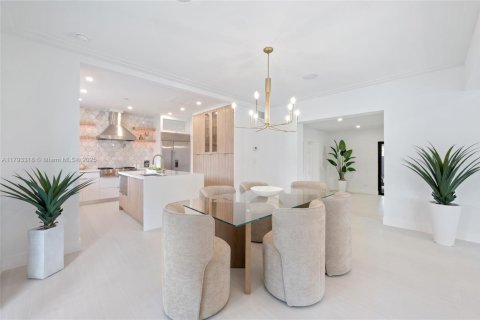 Casa en venta en Miami, Florida, 4 dormitorios, 315.4 m2 № 1661541 - foto 7