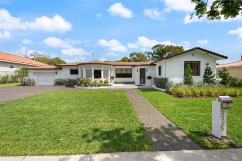 Casa en venta en Miami, Florida, 4 dormitorios, 315.4 m2 № 1661541 - foto 1