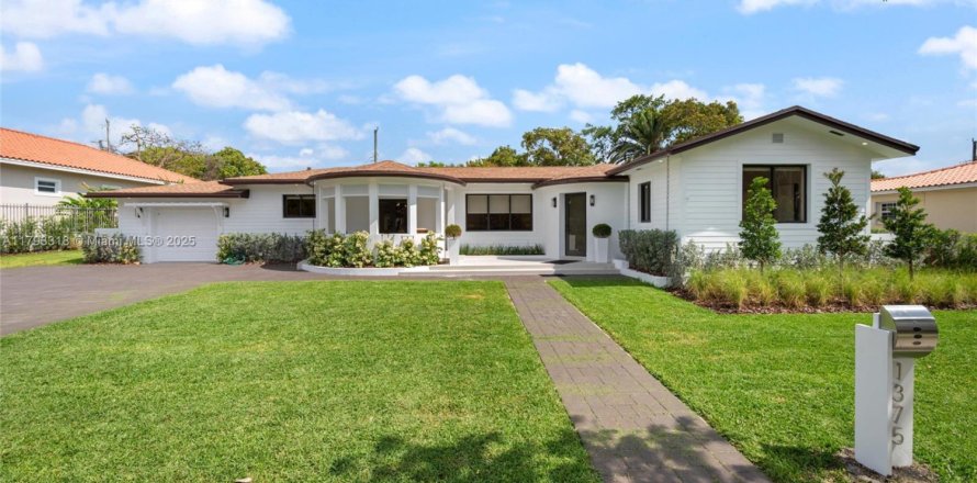Casa en Miami, Florida 4 dormitorios, 315.4 m2 № 1661541