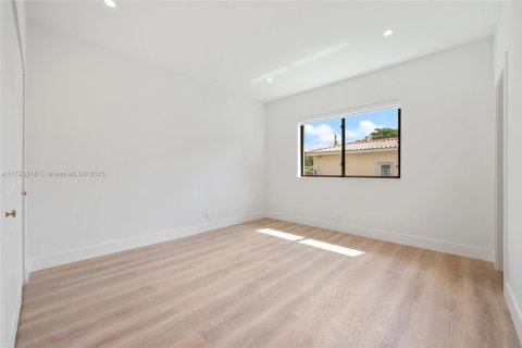 Casa en venta en Miami, Florida, 4 dormitorios, 315.4 m2 № 1661541 - foto 16