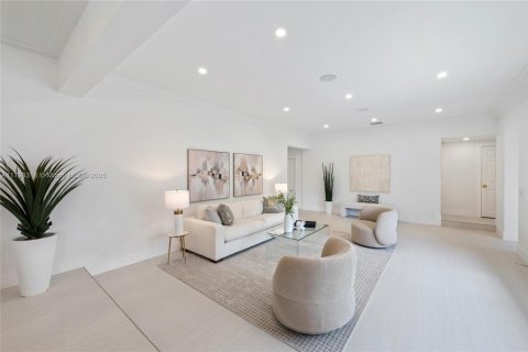 Casa en venta en Miami, Florida, 4 dormitorios, 315.4 m2 № 1661541 - foto 3