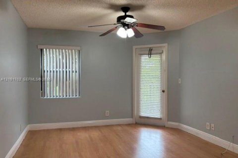 Copropriété à louer à Sunrise, Floride: 2 chambres, 95.13 m2 № 2404181 - photo 7