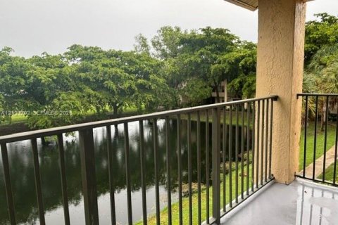 Copropriété à louer à Sunrise, Floride: 2 chambres, 95.13 m2 № 2404181 - photo 14